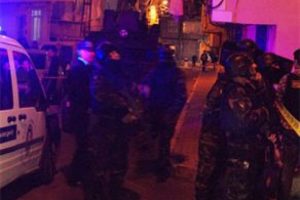 &Ouml;zel harekat polisleri &ccedil;atıda saatlerce ş&uuml;pheli aradı