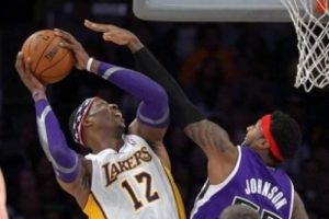 Lakers zincirleri kırdı!