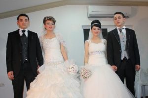 İkizler &ccedil;ifte d&uuml;ğ&uuml;nle d&uuml;nya evine girdi