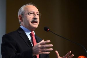 CHP'ye sarışın g&uuml;zel kadın form&uuml;l&uuml;!