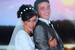 Babasının evine sığınan eşini bı&ccedil;aklayarak &ouml;ld&uuml;rd&uuml;