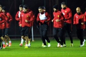 Es-Es Fenerbah&ccedil;e'ye bileniyor