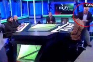 Ahmet &Ccedil;akar canlı yayını terk etti