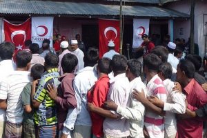 Arakanlılara yardım hız kesmiyor