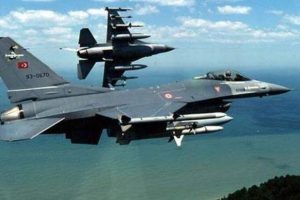 T&uuml;rk jetleri Suriye sınırında