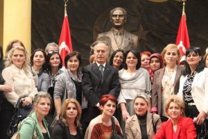 "T&uuml;rkiye'ye &ccedil;ok şey bor&ccedil;luyuz"
