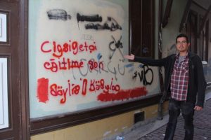 Ev sahiplerini bıktıran duvar yazıları