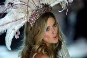 Victoria's Secret Kızılderililer'den &ouml;z&uuml;r diledi