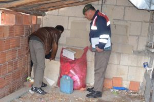 Bek&ccedil;i olarak &ccedil;alışmak istediği evi soydu