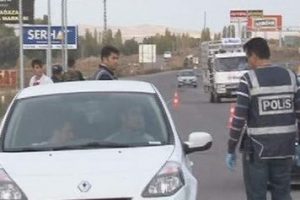 Polisten ka&ccedil;ak&ccedil;ılara b&uuml;y&uuml;k darbe