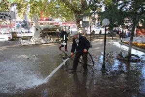 Kırklareli cadde ve sokakları temizliyor