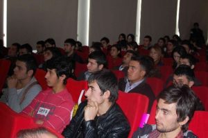 &Uuml;niversite &ouml;ğrencilerine 'uyum' semineri