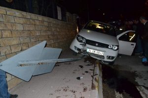 B&ouml;brek sancısı tutan şahsın aracı kontrolden &ccedil;ıktı