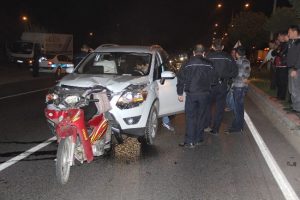 Bayan motosiklet s&uuml;r&uuml;c&uuml;s&uuml; kazada ağır yaralandı
