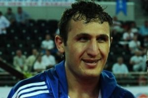 Caner Sayak g&uuml;m&uuml;ş madalya kazandı