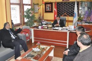 Vali &Ccedil;ift&ccedil;i'den taziye ziyareti
