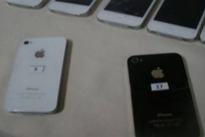 G&uuml;mr&uuml;k ka&ccedil;ağı telefonlar polise takıldı