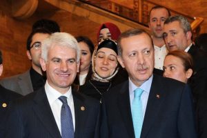 "Başkanlık sistemi T&uuml;rkiye'nin &ouml;n&uuml;n&uuml; a&ccedil;acak"