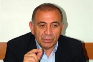 G&uuml;rsel Tekin'in g&ouml;nl&uuml;nde yatan koltuk