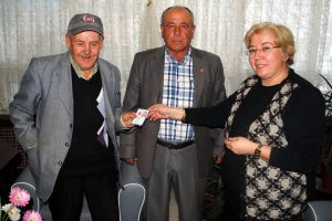 61 yaşında n&uuml;fus c&uuml;zdanına kavuştu