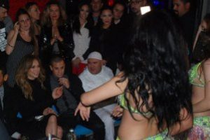 Jennifer Lopez'den Reina &ccedil;ıkartması