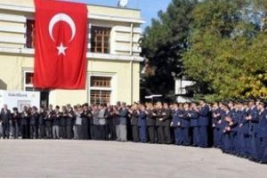Askerler Atat&uuml;rk i&ccedil;in y&uuml;r&uuml;medi!