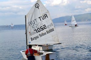 Burgaz yelken kul&uuml;b&uuml; adından ettirdi