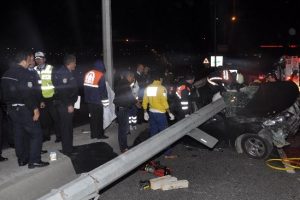 Beylikd&uuml;z&uuml;'nde trafik kazası: 2 &ouml;l&uuml;