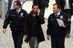 Koruma kararı olan karısına mesaj attı tutuklandı