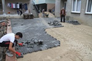 Sokaklar kilitli parkeye d&ouml;n&uuml;şt&uuml;r&uuml;l&uuml;yor