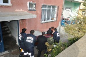 Annesini kurtardı, kendi canından oldu
