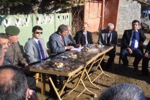 Kaymakam k&ouml;yl&uuml;leri dinledi