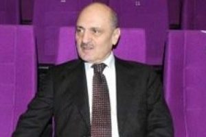 Bakan Bayraktar boş koltukları g&ouml;r&uuml;nce kızdı