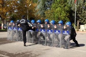 Robocop zabıta, &Ccedil;evik Kuvvet'i aratmadı