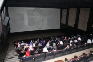 Belediye 200 bayanı sinemaya g&ouml;t&uuml;rd&uuml;