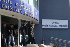 7 ayrı eve giren hırsızlar yakalandı