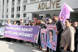 14 yaşındaki kızı &ouml;ld&uuml;ren sanığın yargılandığı dava başladı