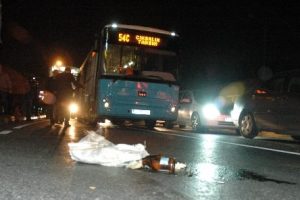 Otob&uuml;s ve markete molotoflu saldırı