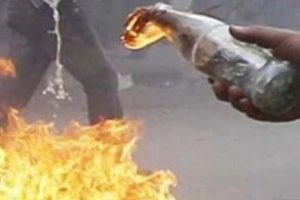 Otob&uuml;s ve markete molotoflu saldırı