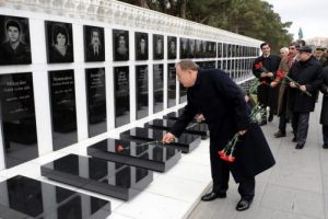 34 &uuml;lkede T&uuml;rk şehitlikleri