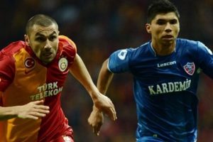 Galatasaray ma&ccedil;larını ilk yarıda bitiriyor