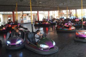 Olaylı mahallelerin &ccedil;ocukları lunaparkta buluştu