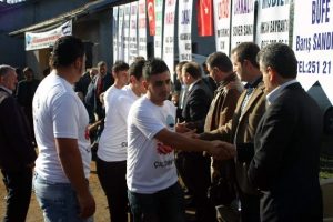 Askere adaylarına davullu zurnalı eğlence