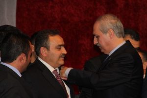 Kurtulmuş, AK Parti'ye katılan 200 kişiye rozet taktı