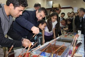 Kılı&ccedil; &ouml;ğrencilerle Ebru &ccedil;alışması yaptı