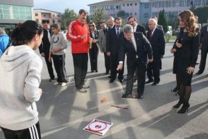 "Duvarlar yıkılıyor, okullar toplumla b&uuml;t&uuml;nleşiyor"