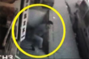 İş başvurusu i&ccedil;in gelip otomobil &ccedil;aldı