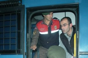 A&ccedil;lık grevini bırakan 200 mahkuma sağlık m&uuml;dahalesi