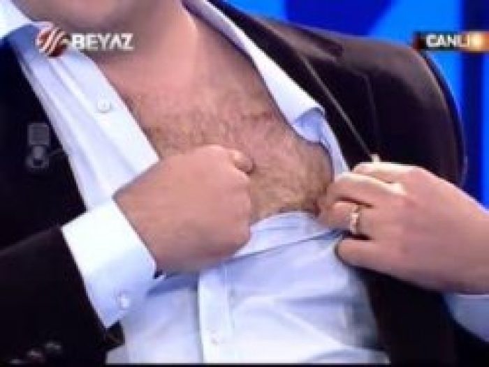 &Uuml;mit &Ouml;zat canlı yayında isyan etti