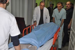 Talihsiz adam halk otob&uuml;s&uuml;n&uuml;n altında can verdi
